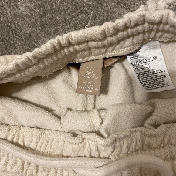 H&M sweat-shorts approx 6” - Picture 3 of 4